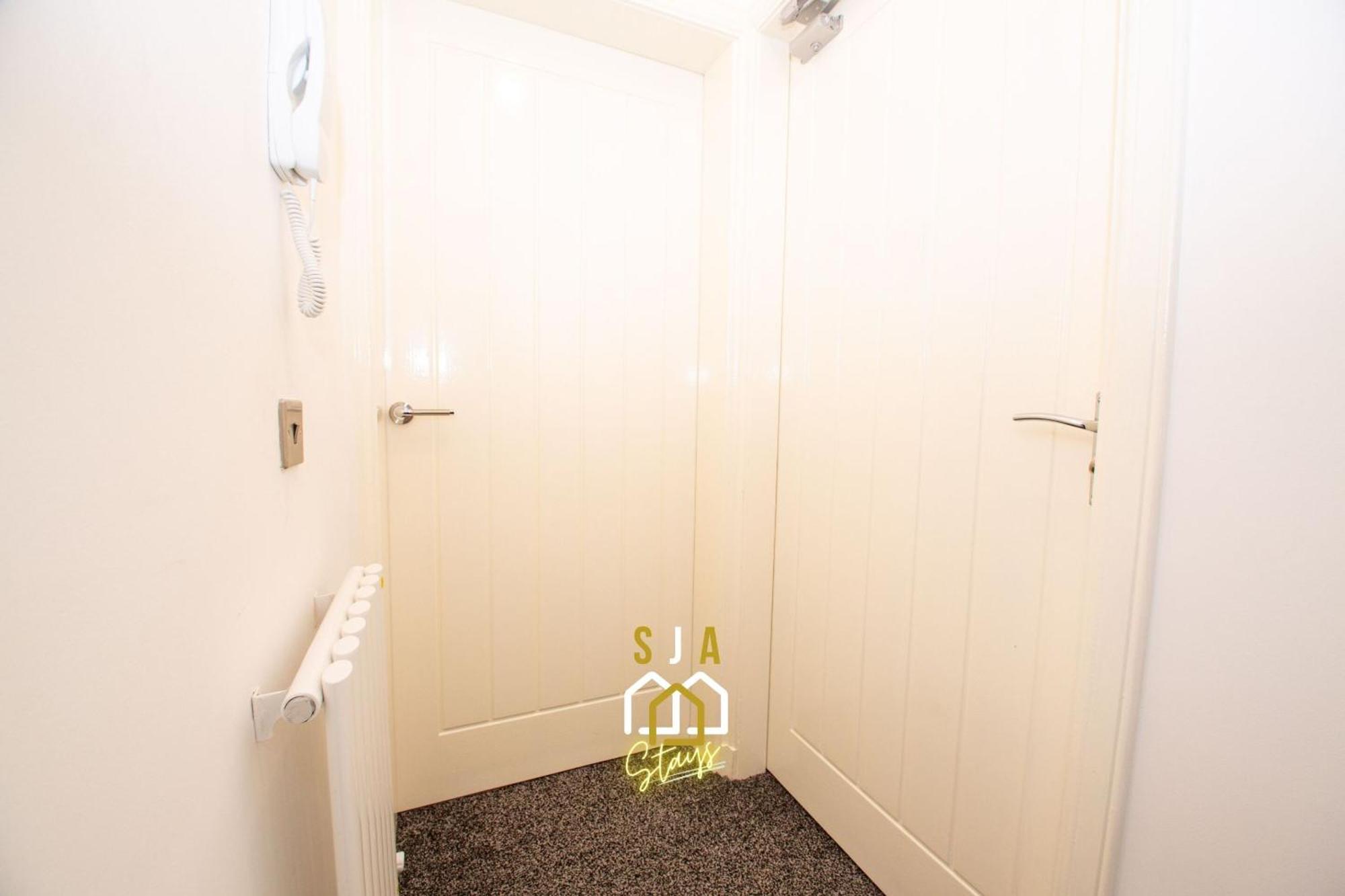 Affleck 2 - Sja - Modern 2 Bed